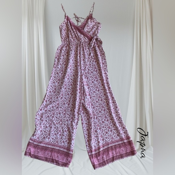 Japna Pink Jumpsuit with Fitted Silhouette - Picture 9 of 13